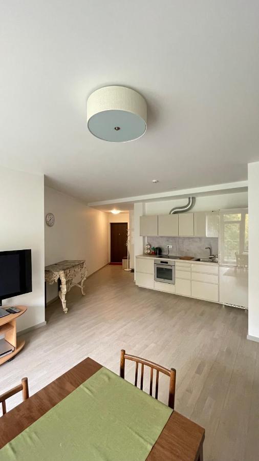 Hugo Apartment & Parking Рига Экстерьер фото