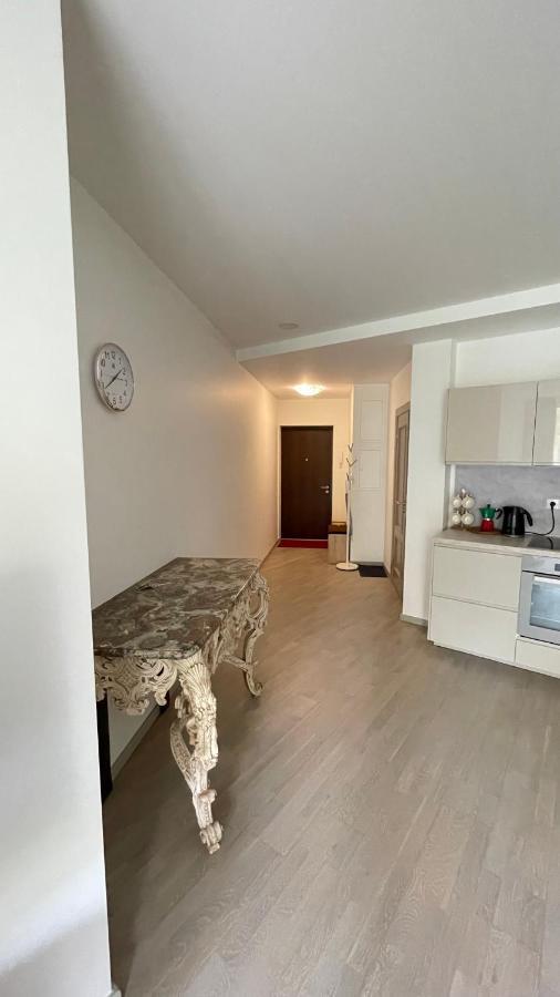Hugo Apartment & Parking Рига Экстерьер фото